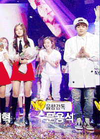 Những khoảnh khắc idol nam và idol nữ Kpop né nhau như né tà-8