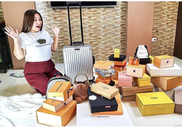 Màn diện đồ bộ xách túi Hermes, Dior của hội bạn thân Philippines giàu sụ được dân mạng tích cực share lại-5