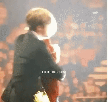 Cứ ngỡ thiên thần, Jimin BTS cũng đầy lúc bơ đẹp các thành viên chẳng cần lý do-7