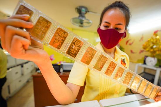 Vì sao vàng miếng vượt 62 triệu đồng?