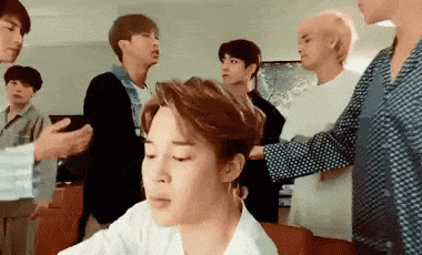 Cứ ngỡ thiên thần, Jimin BTS cũng đầy lúc bơ đẹp các thành viên chẳng cần lý do-9
