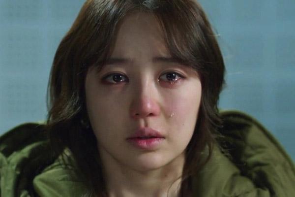 Nghe tiếng anh trai trong phòng người giúp việc, tôi báo cho chị dâu biết nhưng không ngờ...-2