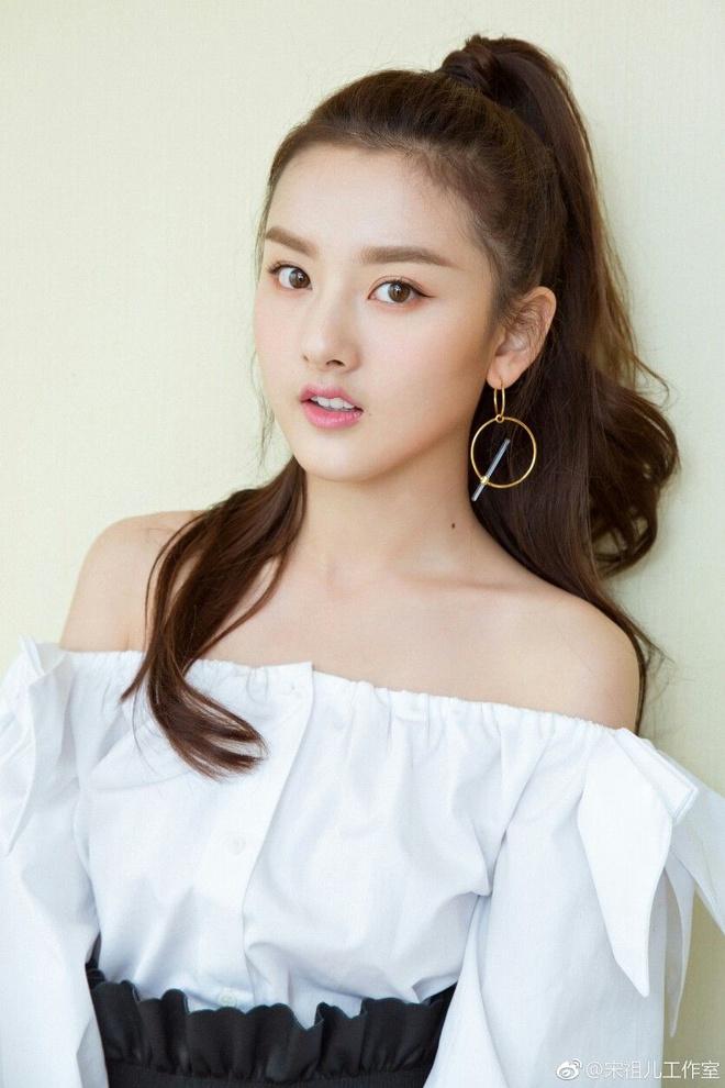 5 mỹ nhân Hoa ngữ sinh năm 1998: người kế nhiệm Triệu Lệ Dĩnh, kẻ bị chê bất tài-3