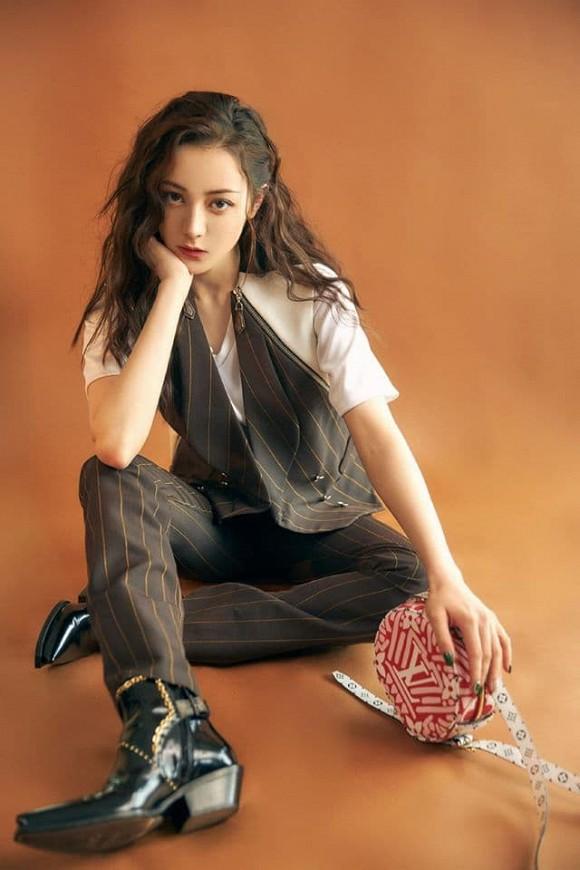 Mỹ nhân Tân Cương Địch Lệ Nhiệt Ba chiếm spotlight giữa dàn sao khủng tại sự kiện-2