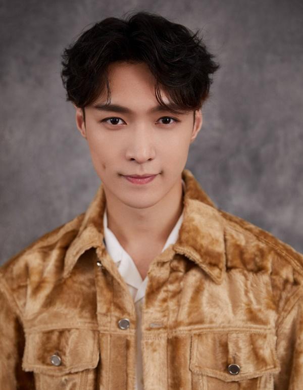 BIGBANG và loạt Idols có màn rẽ ngang thành công khi bon chen viết sách-11