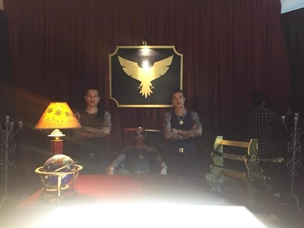 Sự thật về bộ trang sức vàng nặng trĩu của giang hồ mạng Phú Lê-1