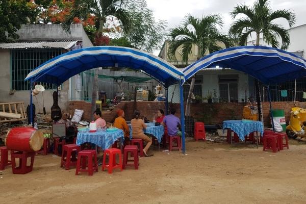 Clip: Đang nhậu nhẹt tưng bừng, cả nhóm hoảng hồn vì bếp gas mini phát nổ-1