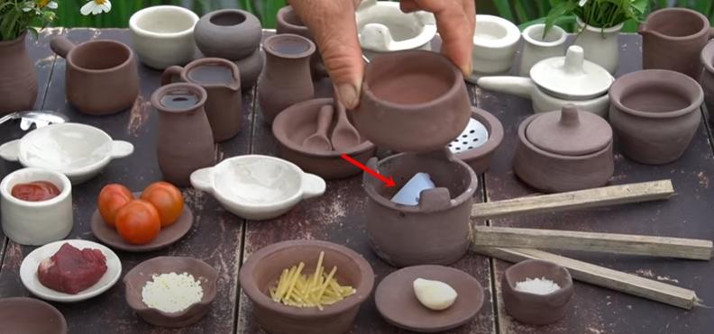 Làm đồ ăn siêu nhỏ, bà Tân bị soi dùng chất dễ gây ngộ độc để đun nấu-2