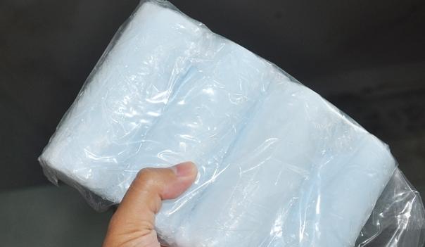 Làm đồ ăn siêu nhỏ, bà Tân bị soi dùng chất dễ gây ngộ độc để đun nấu-4