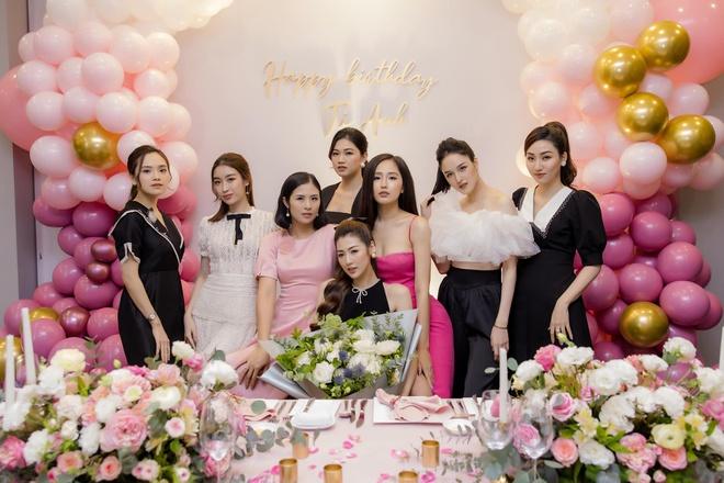 Hội bạn thân toàn mỹ nhân giàu có của hoa hậu Mai Phương Thúy-7