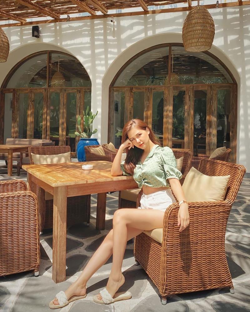 Thanh Hằng - Minh Hằng khoe điểm vàng cơ thể qua loạt street style hút mắt-3