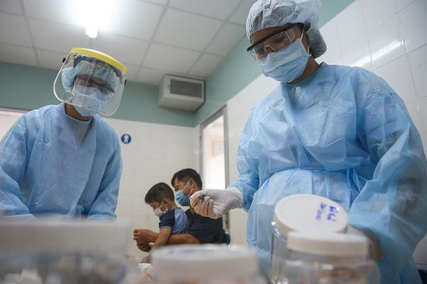 1 người ho, sốt trên xe khách Hà Nội - Hải Dương, xét nghiệm dương tính Covid-19-1