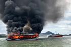 Tàu khách bốc cháy khi đang chở 21 hành khách đi đảo Hải Tặc ở Kiên Giang