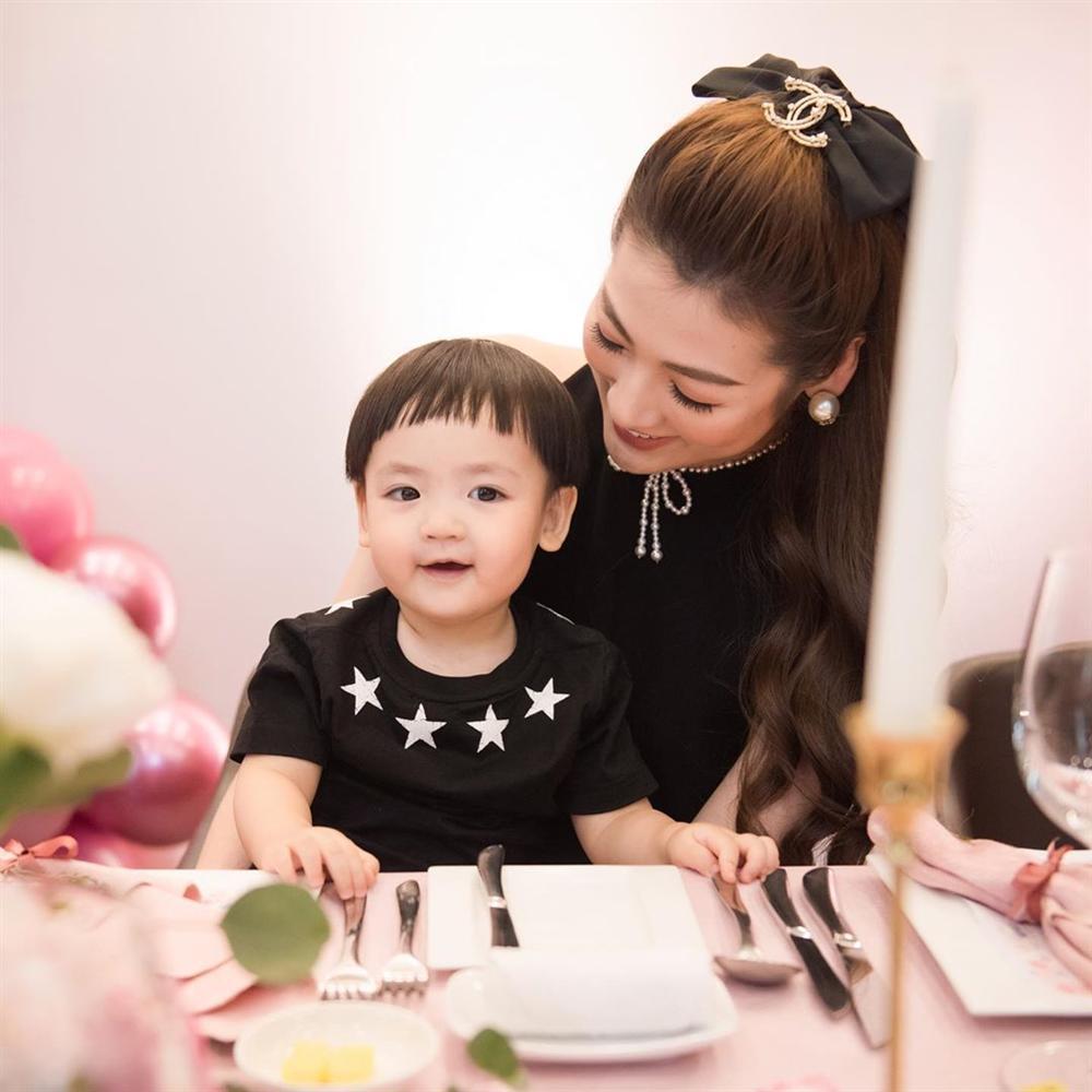 Giặt 100 chiếc áo cho chồng, Á hậu Tú Anh gián tiếp hé lộ cuộc sống hôn nhân-7