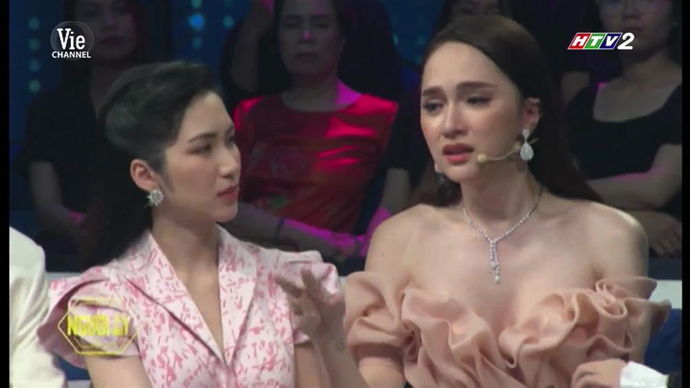 HOT: Hương Giang trao hoa cho đại gia Matt Liu tại Người Ấy Là Ai như lời đồn-11