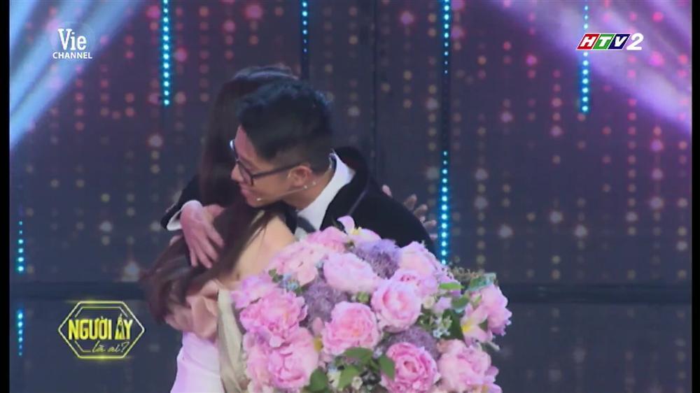 HOT: Hương Giang trao hoa cho đại gia Matt Liu tại Người Ấy Là Ai như lời đồn-15