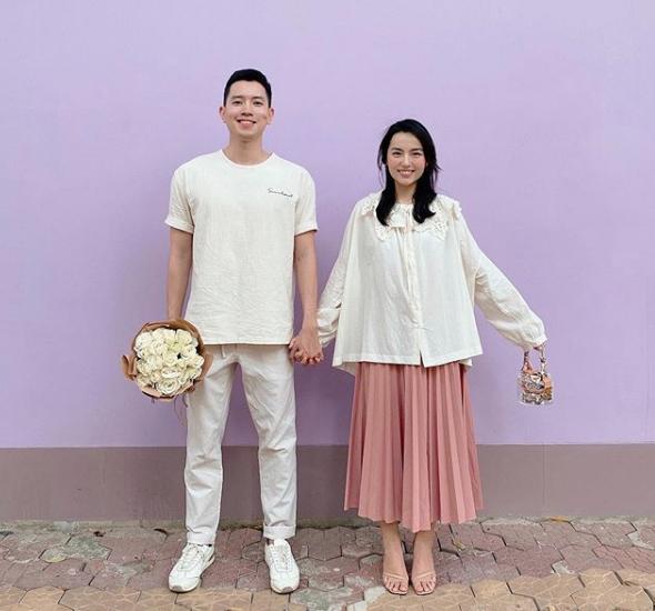 Ngoài ra, có bạn gái xinh đẹp tên Lê Hà Trúc làm nghề blogger, nên cứ nghỉ bay là cặp trai xinh gái đẹp lên kế hoạch cùng bạn gái đi khám phá đủ mọi miền đất mới, đặt chân đến rất nhiều quốc gia, khám phá các danh lam thắng cảnh.