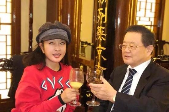 Lưu Hiểu Khánh rạn nứt hôn nhân với người chồng thứ 4?