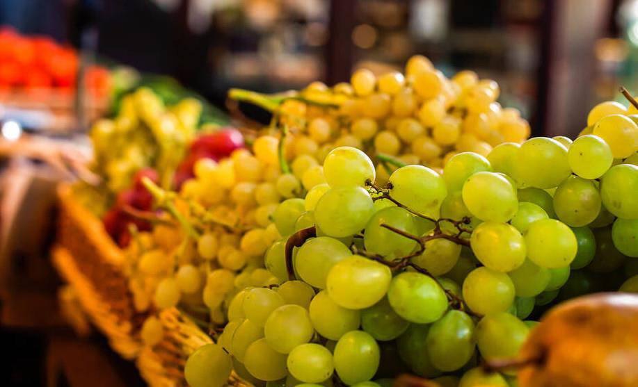 Chọn nho, nên nếm quả trên cùng, ở giữa hay bên dưới, làm điều này người bán cũng phải khen-3