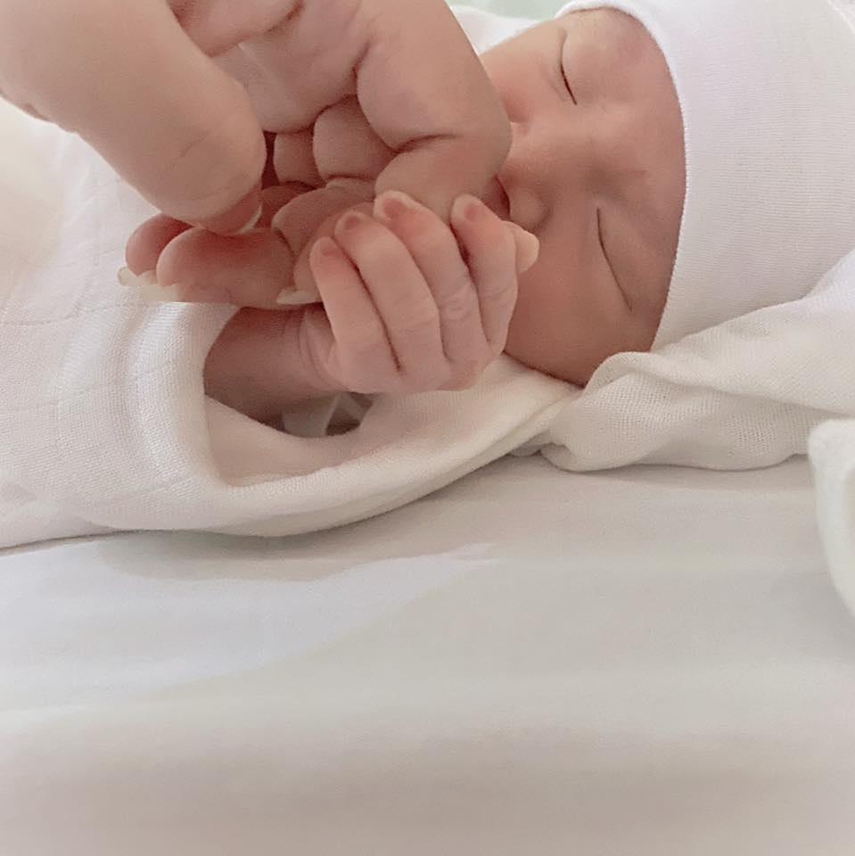 Vân Navy gây lú với khoảnh khắc khoe vóc dáng sau hơn 10 ngày ở cữ-1