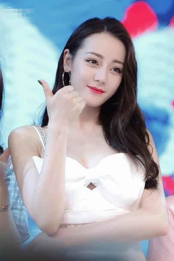 Visual đỉnh cao là thế, Địch Lệ Nhiệt Ba vẫn khiến người khác lo lắng vì 2 chi tiết đáng ngại-2