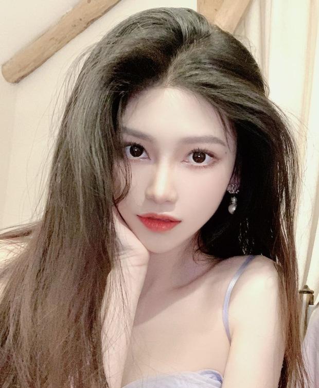 Xuất hiện gia đình cực phẩm, vẻ đẹp các thành viên từ già đến trẻ đều là của hiếm-1