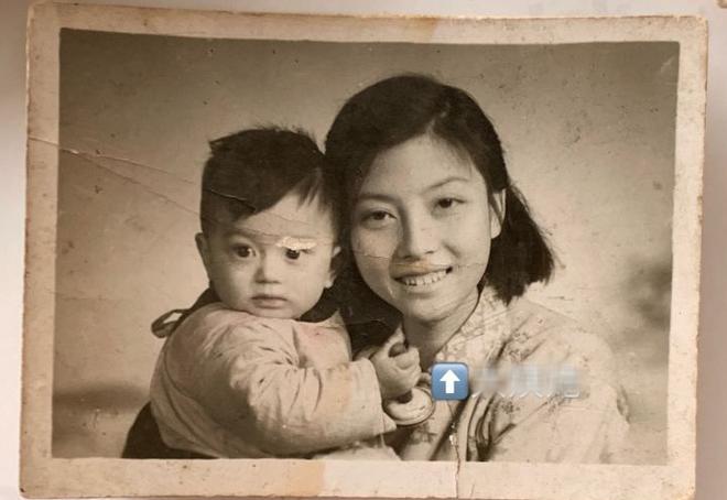 Xuất hiện gia đình cực phẩm, vẻ đẹp các thành viên từ già đến trẻ đều là của hiếm-2