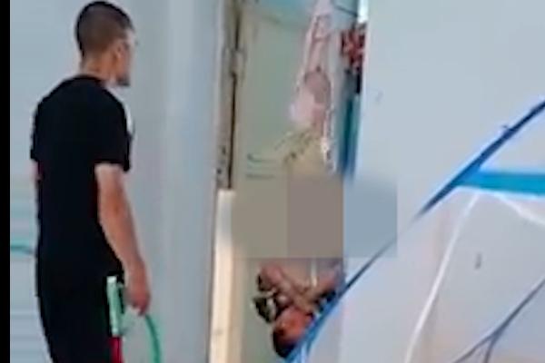 Clip hành hạ trẻ em 5,4 triệu view tồn tại nhiều giờ trên Facebook Việt Nam-6