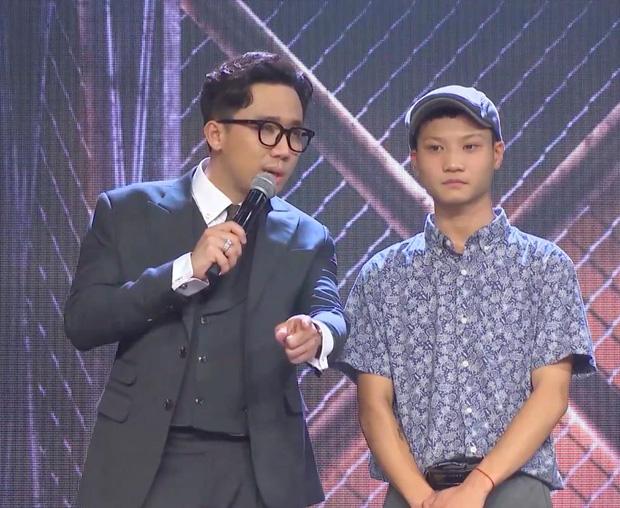 Lão đại Wowy gây tranh cãi tại Rap Việt khi khuyên thí sinh nên chọn Đại học thay vì Rap-5