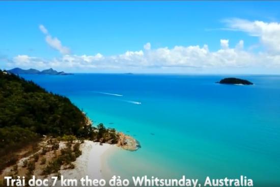 Bãi biển sở hữu 99% cát silic, nước xanh như pha lê