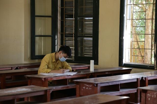 Thanh Hóa: Phòng thi dự phòng kích hoạt, duy nhất 1 thí sinh ngồi làm-1