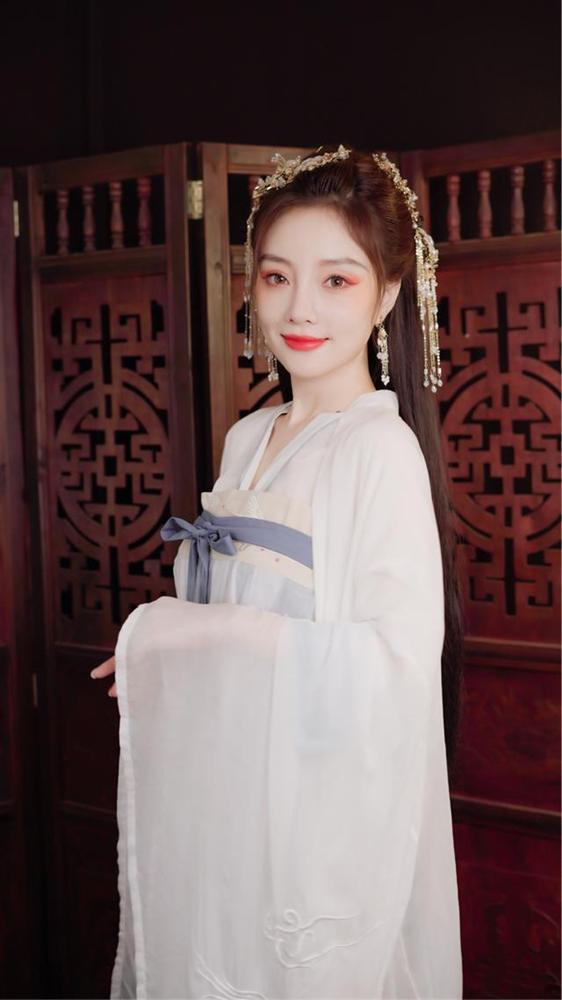Lý Tiểu Lộ bị chê giống dâm phụ Phan Kim Liên trong tạo hình cổ trang-2