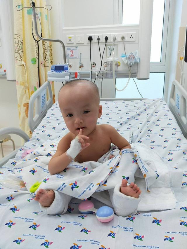 Những khoảnh khắc đáng yêu của Trúc Nhi - Diệu Nhi: Cười tít mắt, chống cằm suy tư-4