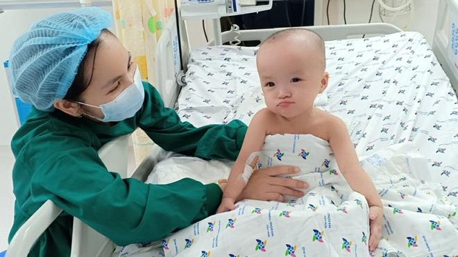 Những khoảnh khắc đáng yêu của Trúc Nhi - Diệu Nhi: Cười tít mắt, chống cằm suy tư-5