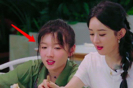 Triệu Lệ Dĩnh gây tranh cãi vì thói quen mất vệ sinh khi ăn cơm, Cnet soi thái độ của Huỳnh Hiểu Minh