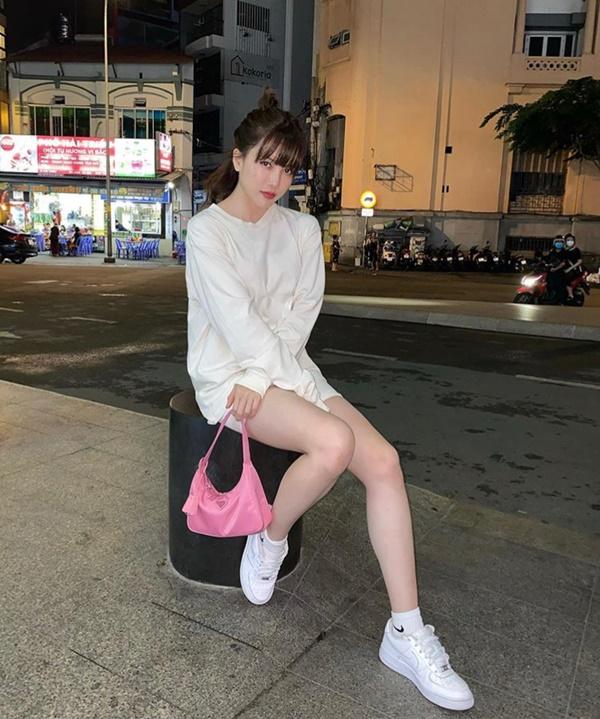 Nhân ngày mưa gió, sao Việt đua nhau lôi áo nỉ mùa đông ra mặc-2