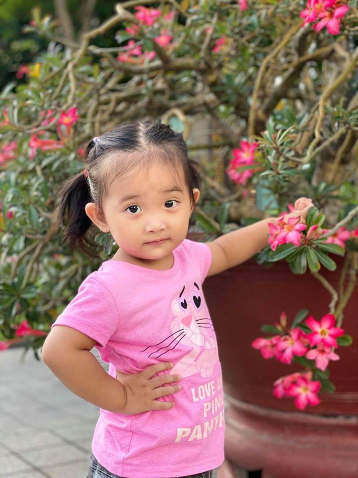 Con gái sinh non 1,9kg của Khánh Thi ngày càng ra dáng mợ chảnh-8