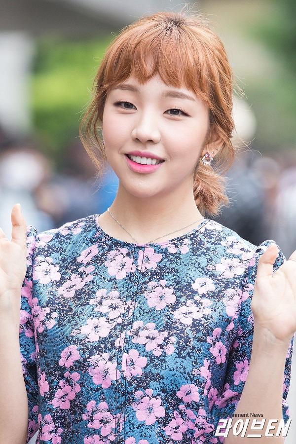 NUEST, MAMAMOO và những Idols K-Pop chưa từng bị ăn luật cấm hẹn hò-3