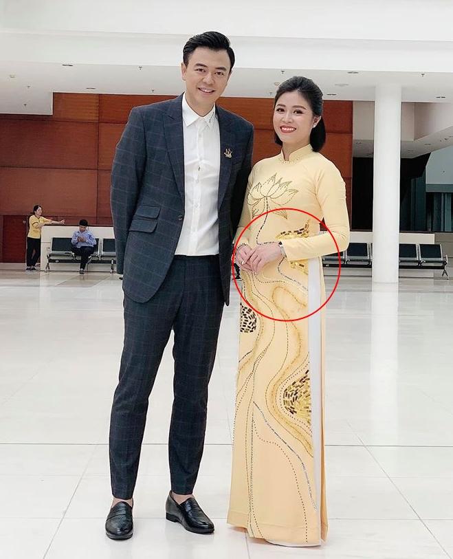 5 lần 7 lượt bị đồn có bầu, MC Hoàng Linh tiết lộ muốn sinh con gái cho chồng sau-5