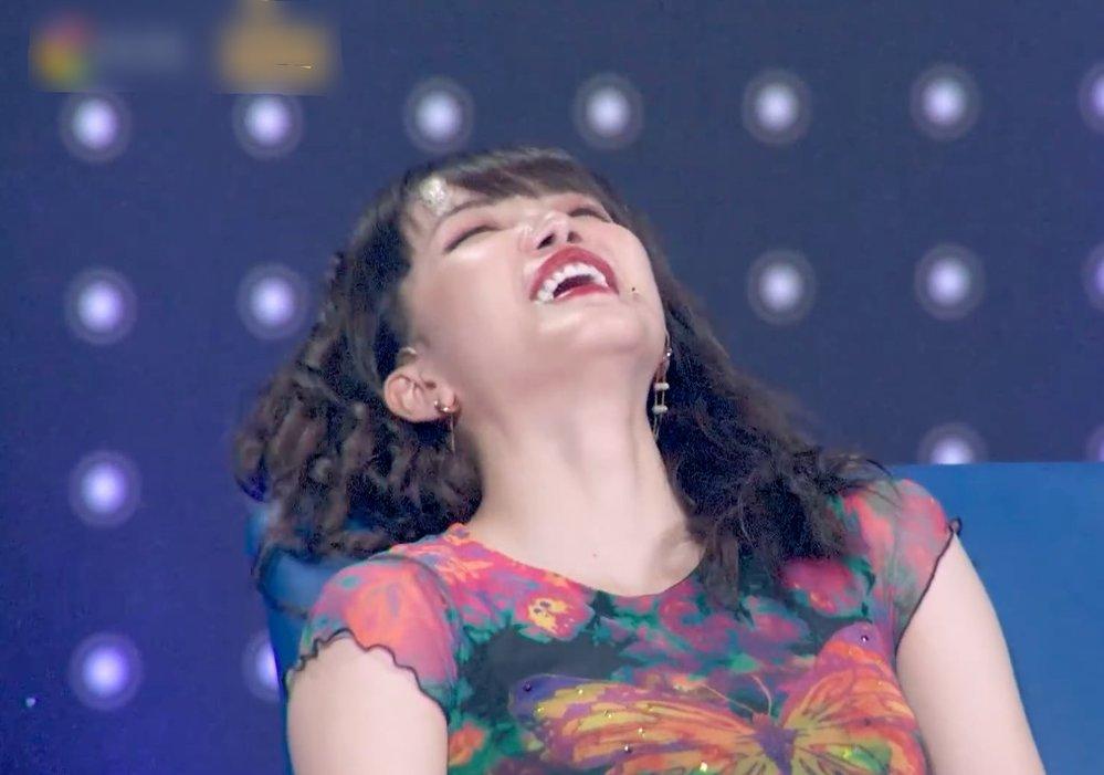 Thiều Bảo Trâm xuất hiện với gương mặt ú nu, già như bà thím trên sóng truyền hình-4