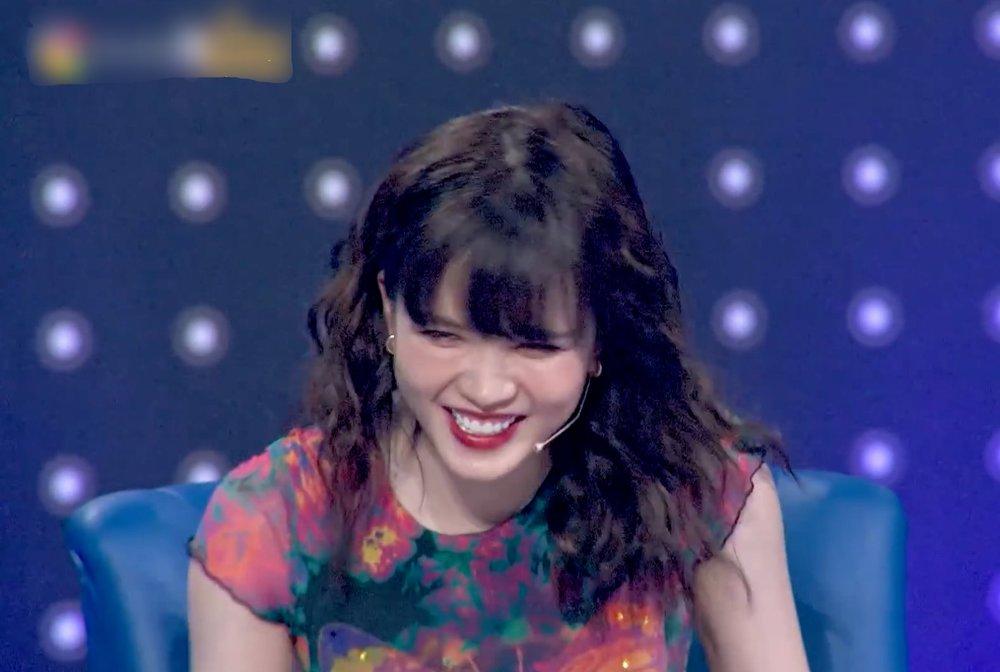 Thiều Bảo Trâm xuất hiện với gương mặt ú nu, già như bà thím trên sóng truyền hình-5