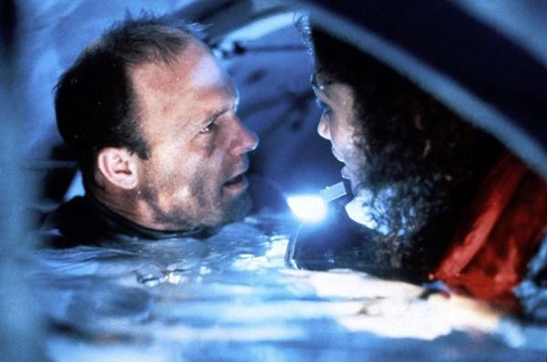 Nỗi sợ khi diễn viên quay cảnh phim dưới nước-3