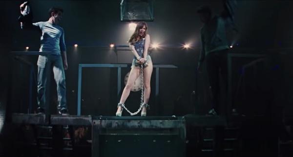 Nỗi sợ khi diễn viên quay cảnh phim dưới nước-7