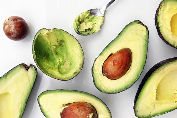 Ăn cơm với bơ chấm nước mắm, cô gái gây tranh cãi gay gắt: Ngon hay không ngon?-2