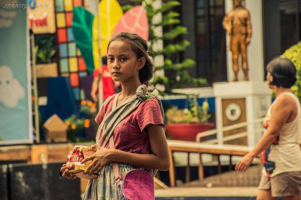 Cô bé ăn xin nổi đình đám 6 năm trước, giờ cuộc sống vạn người mơ-1