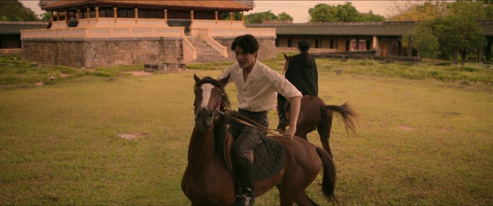 NSND Lê Khanh và Kaity Nguyễn hóa chị em tương tàn vì mỹ nam-4