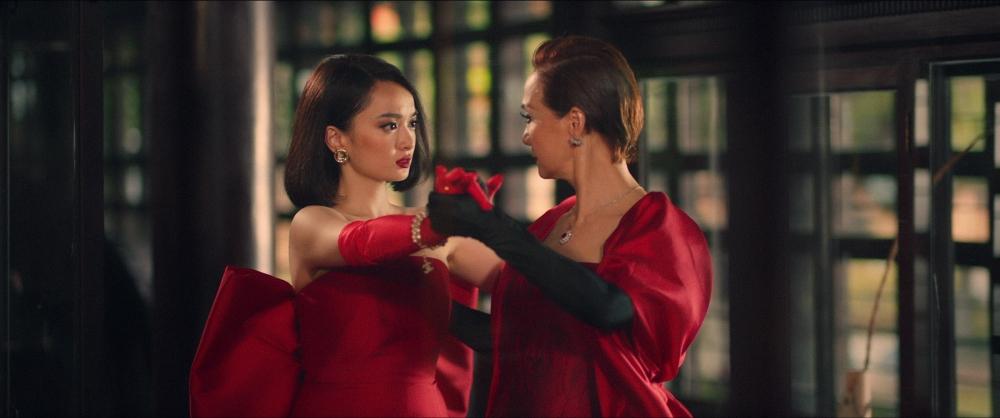 NSND Lê Khanh và Kaity Nguyễn hóa chị em tương tàn vì mỹ nam-11