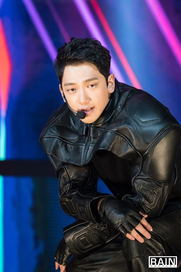 Tính cách thật ẩn trong vẻ lạnh lùng của Jin BTS, IU qua lời kể đồng nghiệp-5