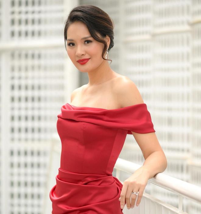 Lấy chồng 10 năm nhưng hoa hậu Hương Giang chưa một lần xem ảnh cưới hỏi-1