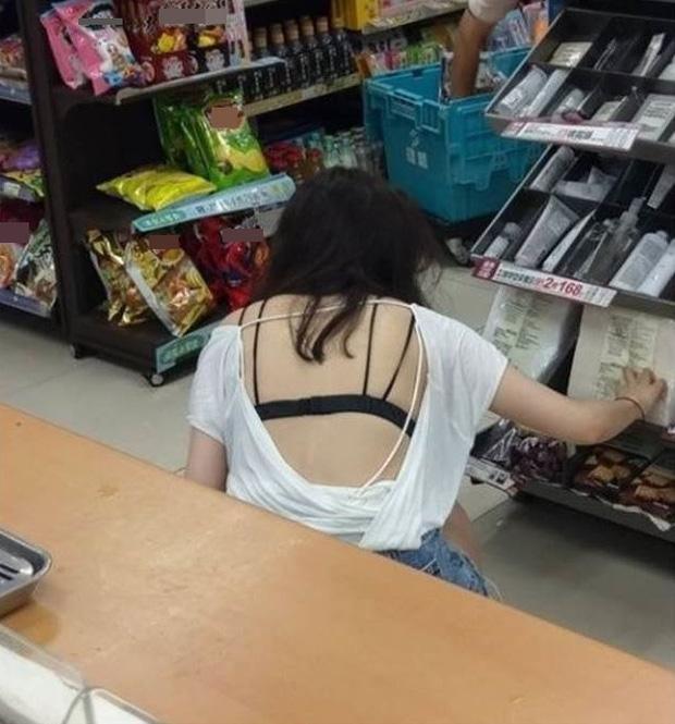 Những cô gái khoe nội y dưới manh áo mỏng lại còn quên cài dây an toàn-8